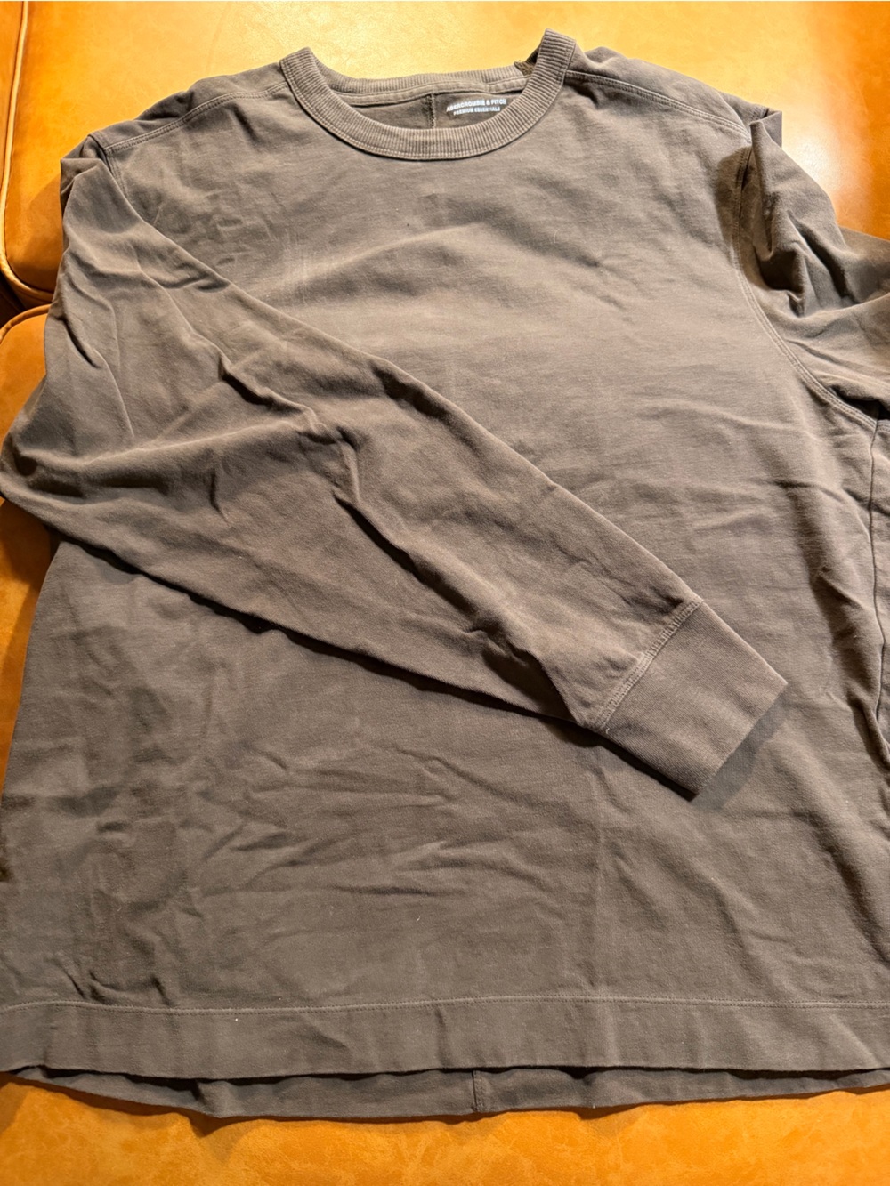 Abercrombie Menās Brown Long Sleeve Tee